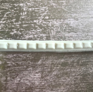 T47- Large Dentil Trim